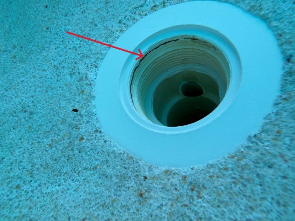 Cracked return fitting identified underwater during leak detection — Round Rock